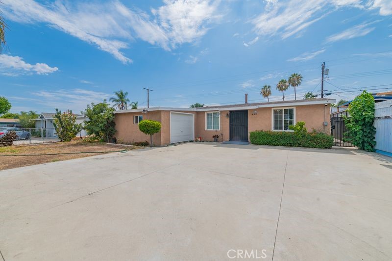 443 N Begonia Property Photo 4