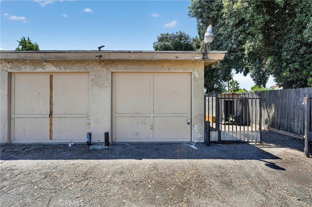 805 E 8th Street Property Photo 28