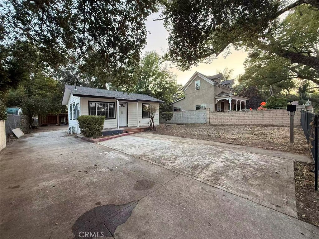 170 E Tremont Property Photo 3