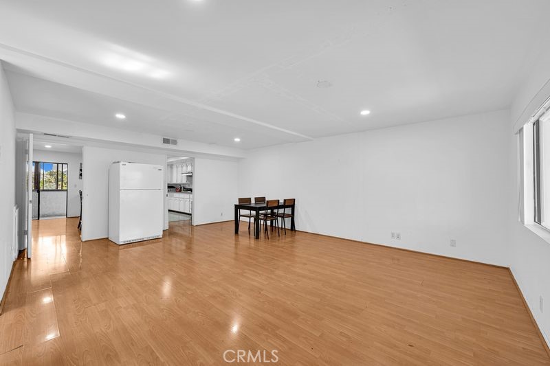 225 N Baltimore A Property Photo 4