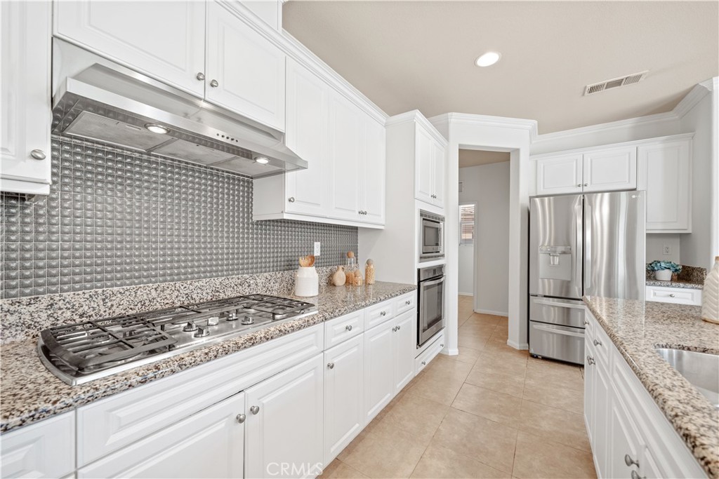 13112 Dancy Street Property Photo 9