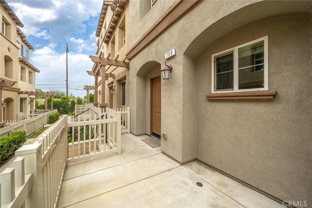 758 E Matchwood Property Photo 2