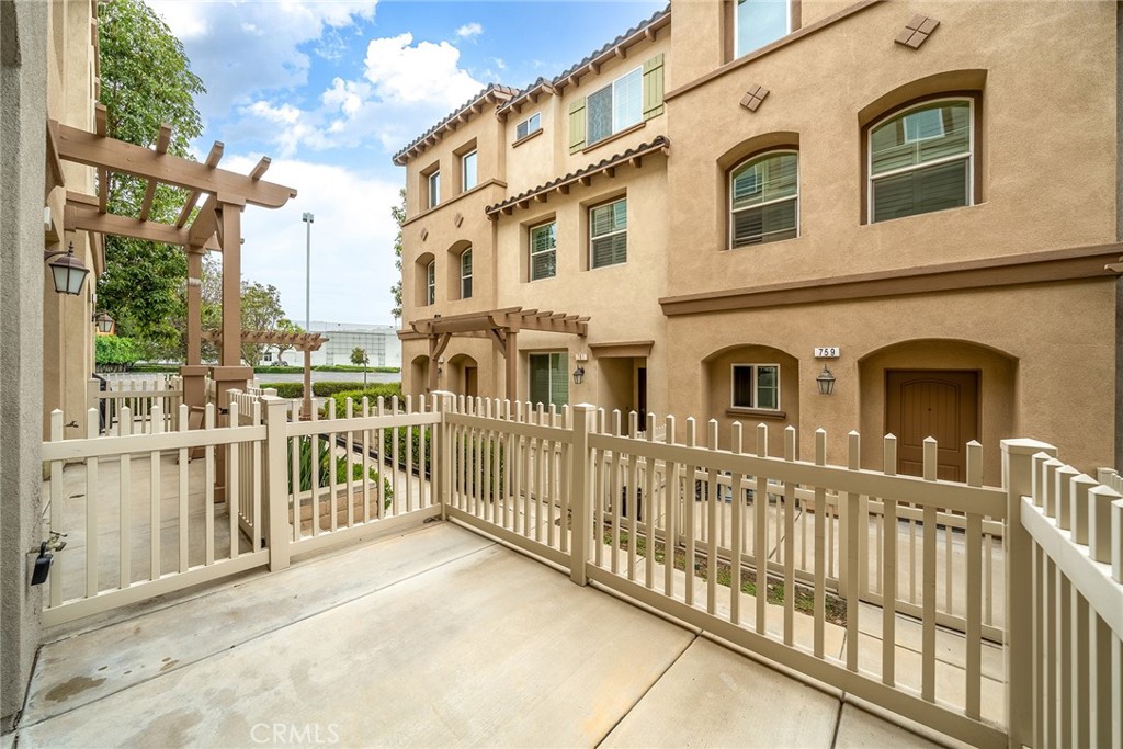 758 E Matchwood Property Photo 4