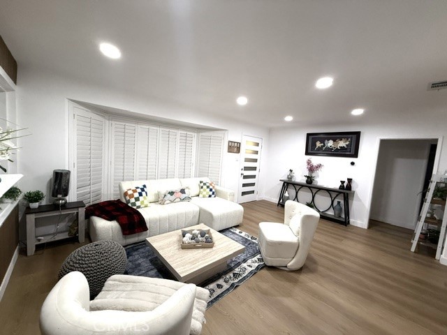 2720 San Francisco Property Photo 7