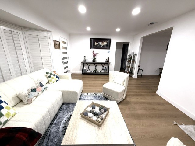 2720 San Francisco Property Photo 8