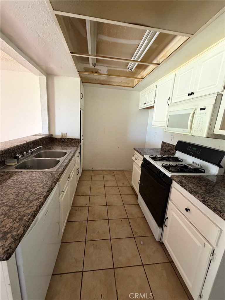 1460 Kendall Drive Property Photo 2