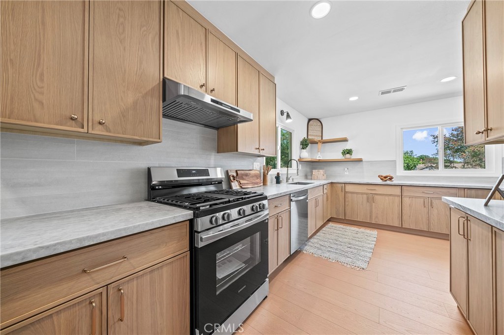 2437 Westmont Property Photo 18