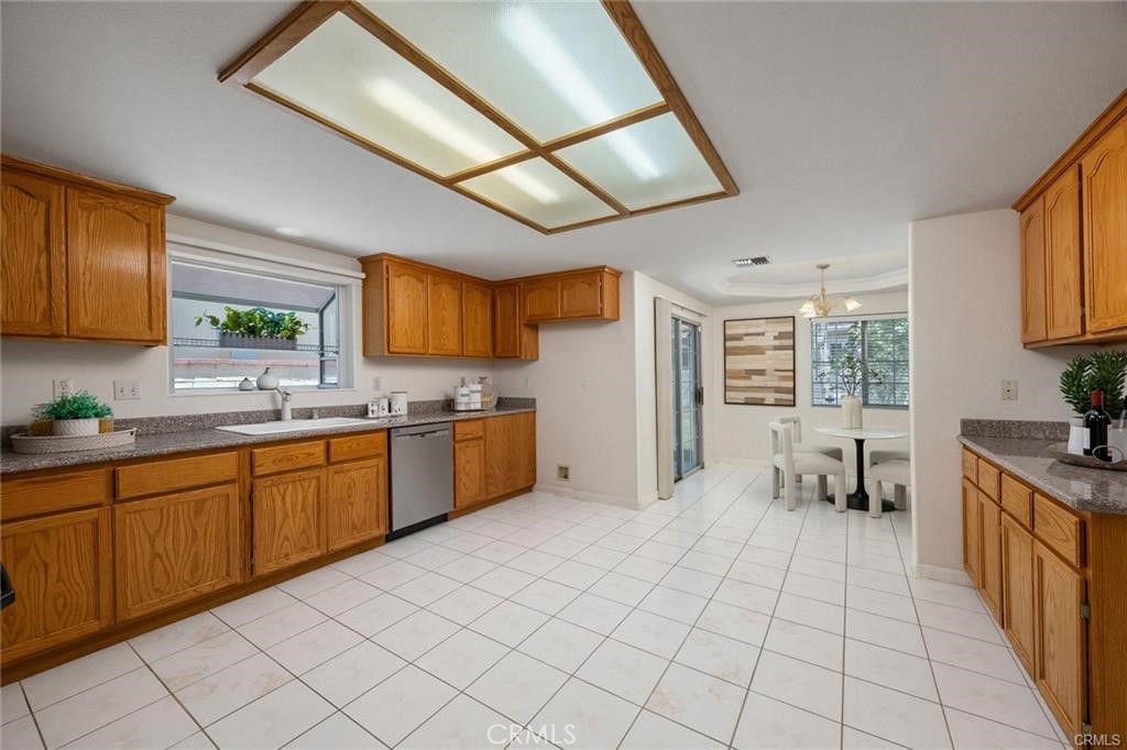 5558 N Charlotte Avenue Property Photo 13