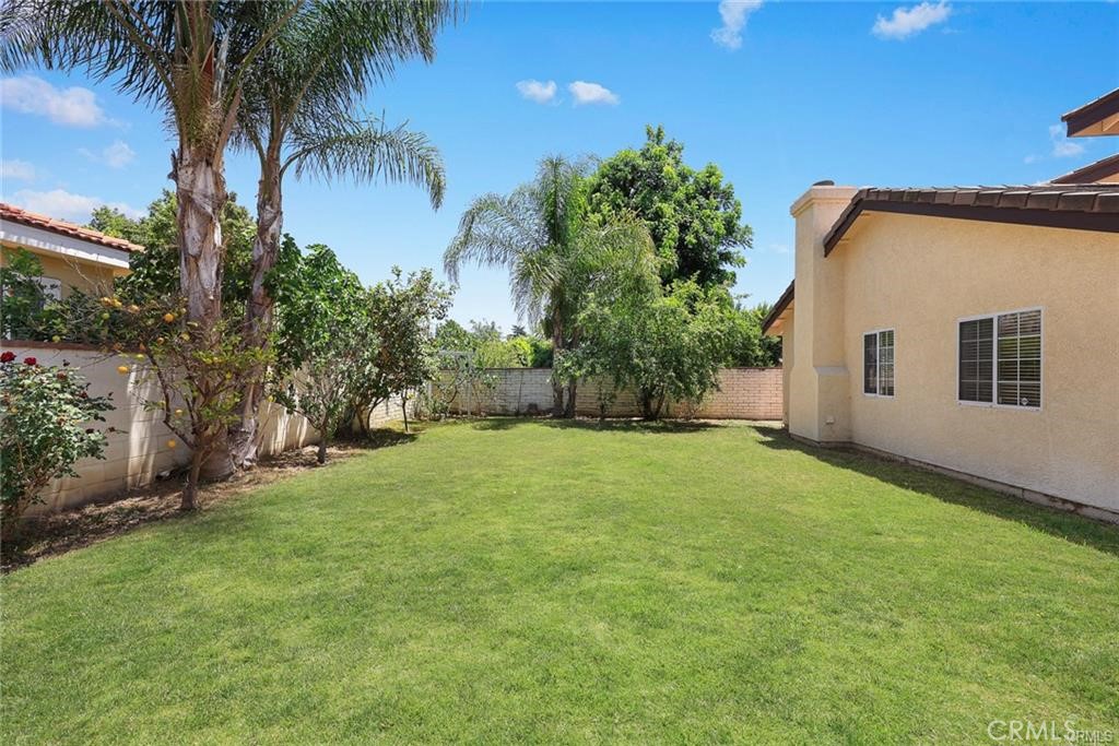 5558 N Charlotte Avenue Property Photo 20