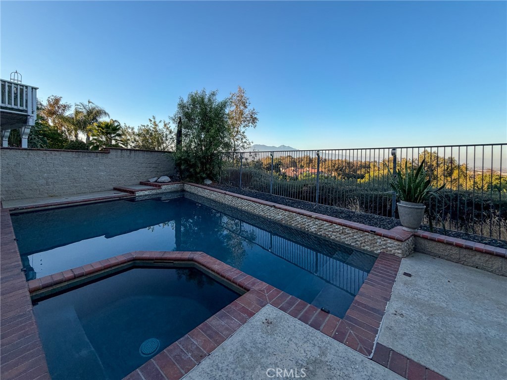 15657 Ladera Vista Property Photo 10