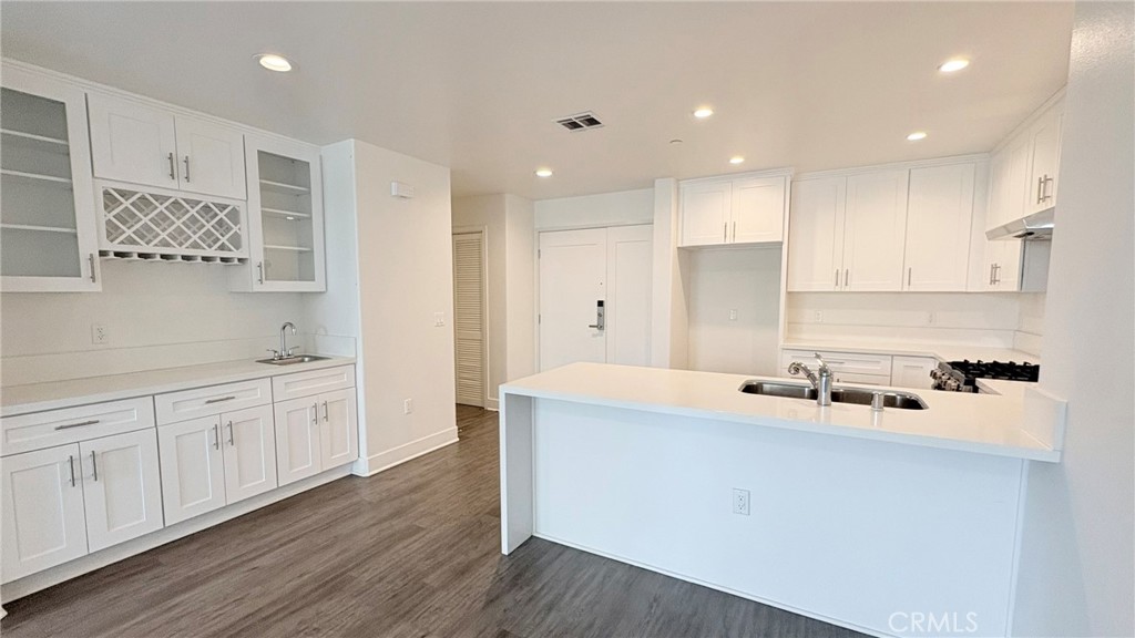 56 E Duarte Road #320 Property Photo 4
