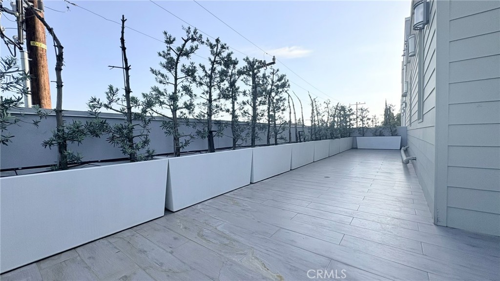 56 E Duarte Road #320 Property Photo 22