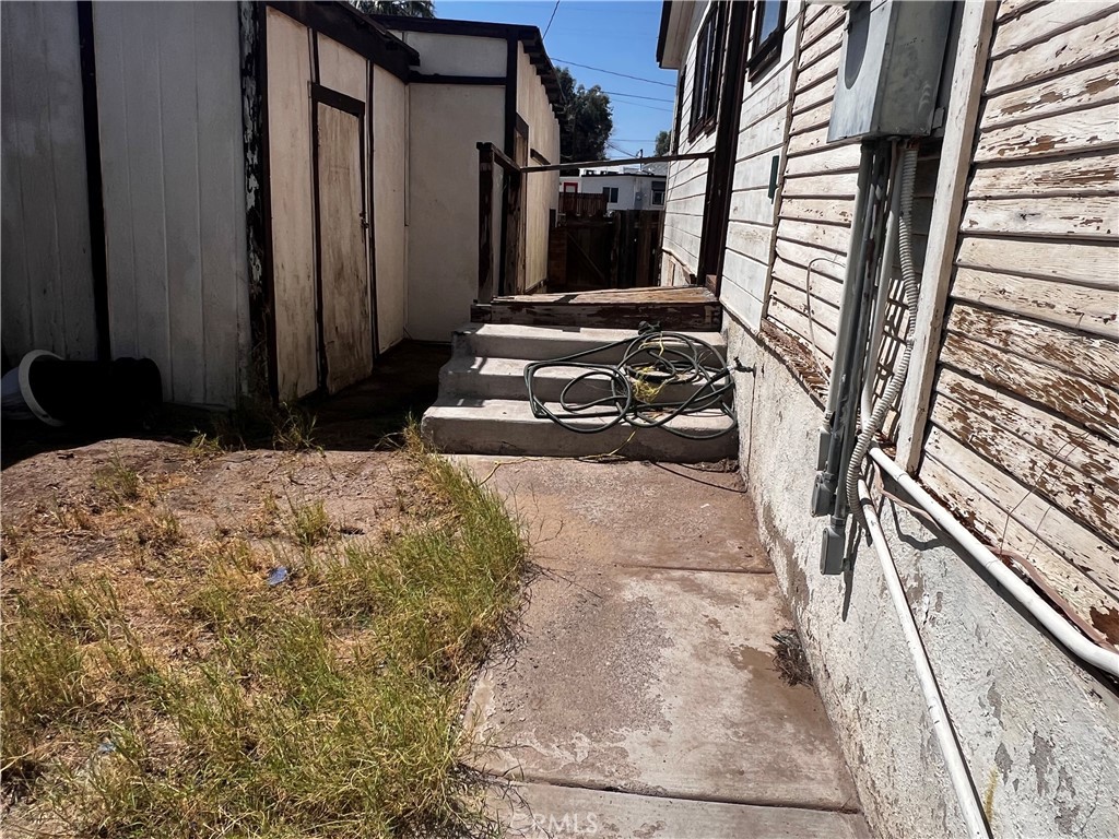 421 Palm Way Property Photo 10