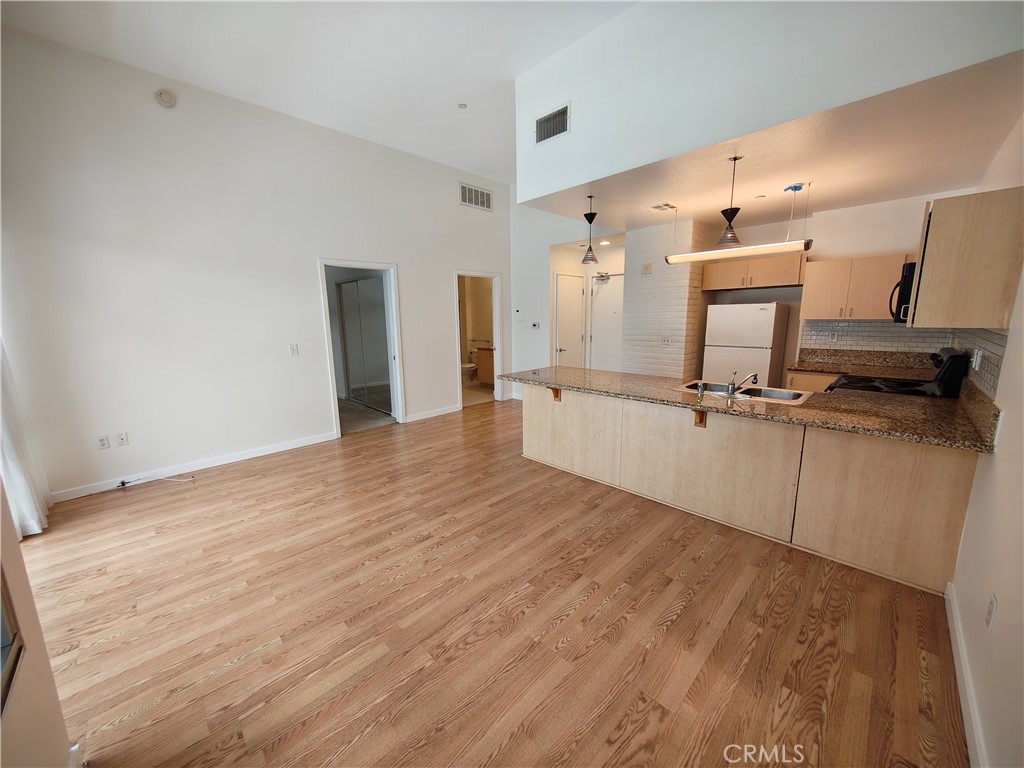 630 W 6th Street 506 Property Photo 7