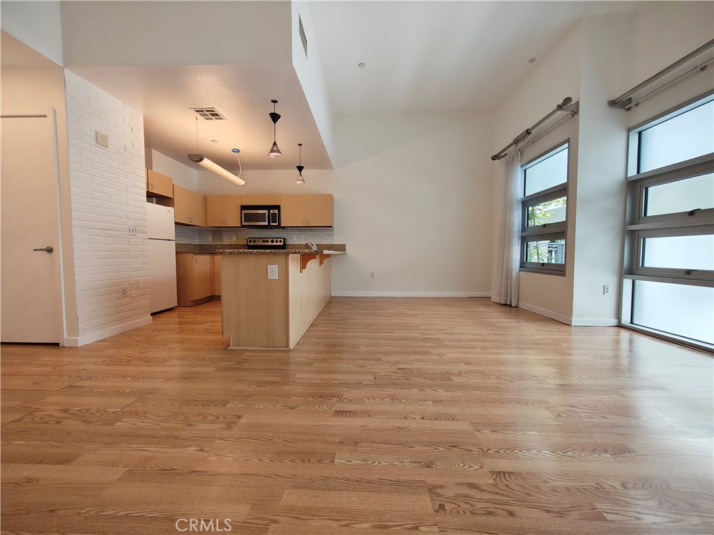 630 W 6th Street 506 Property Photo 8