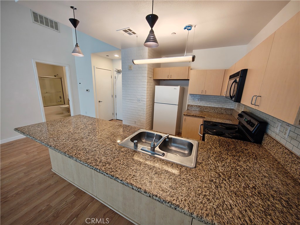 630 W 6th Street 506 Property Photo 10