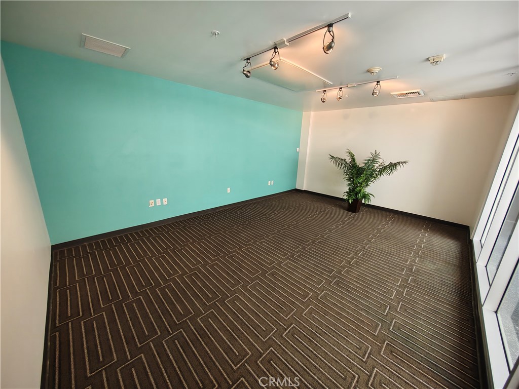 630 W 6th Street 506 Property Photo 17