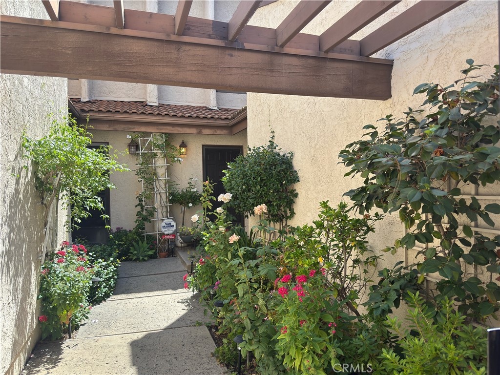 1138 Las Riendas Way Property Photo 1