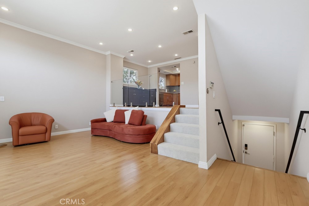 415 Sefton Avenue G Property Photo 3