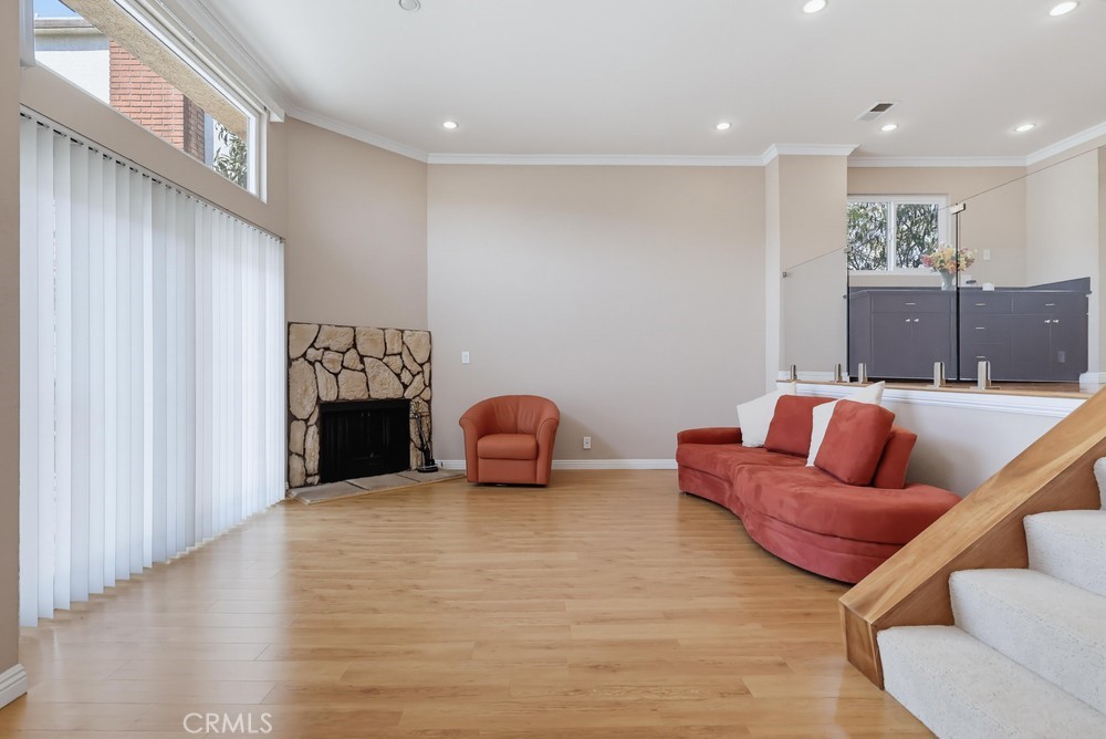 415 Sefton Avenue G Property Photo 4