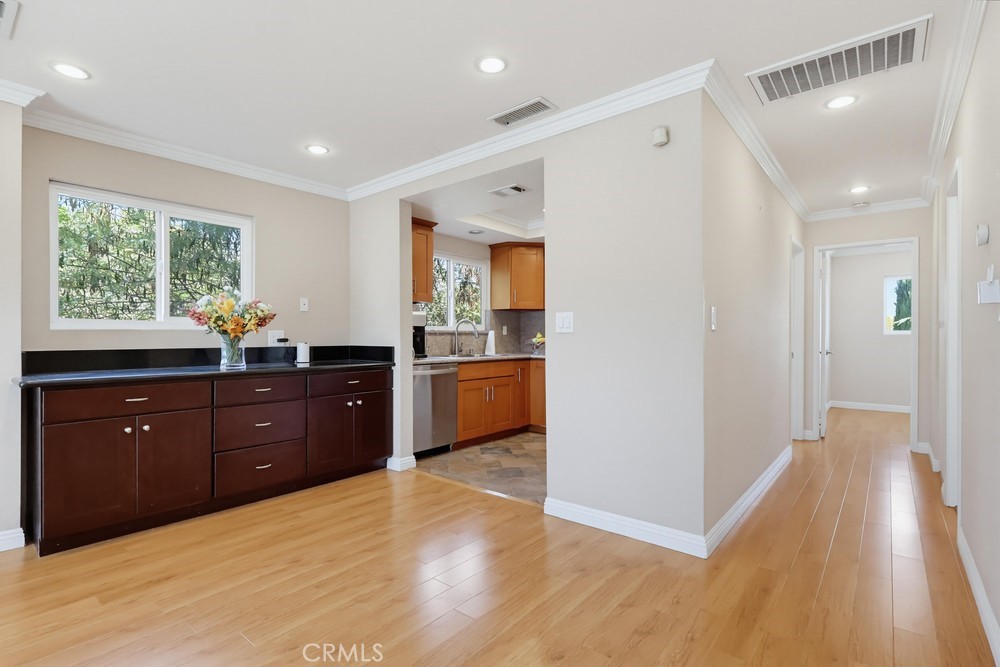 415 Sefton Avenue G Property Photo 8