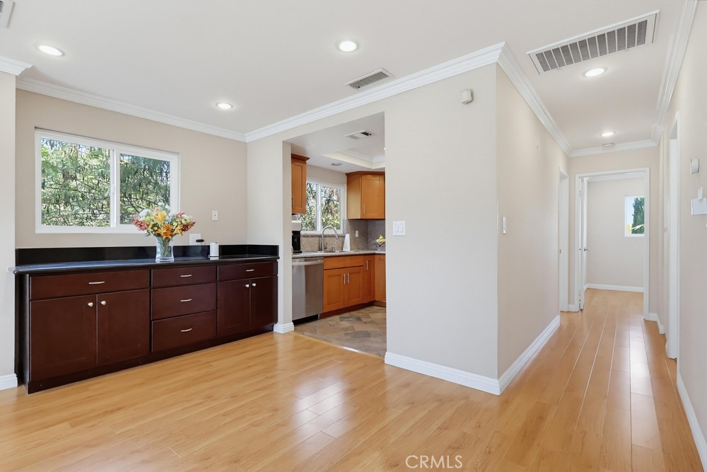 415 Sefton Avenue G Property Photo 8
