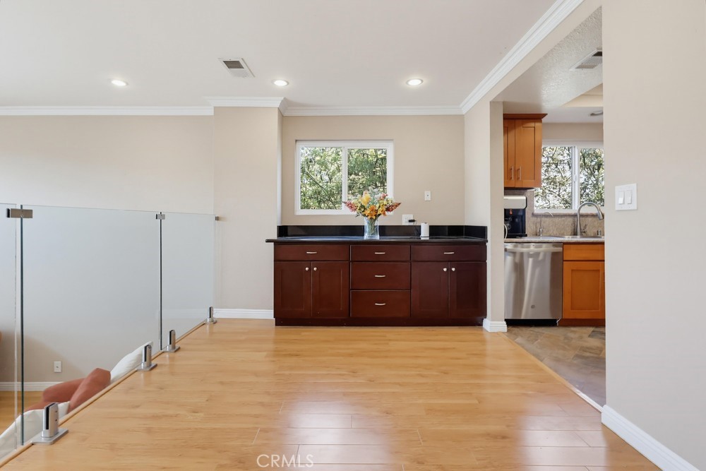 415 Sefton Avenue G Property Photo 9