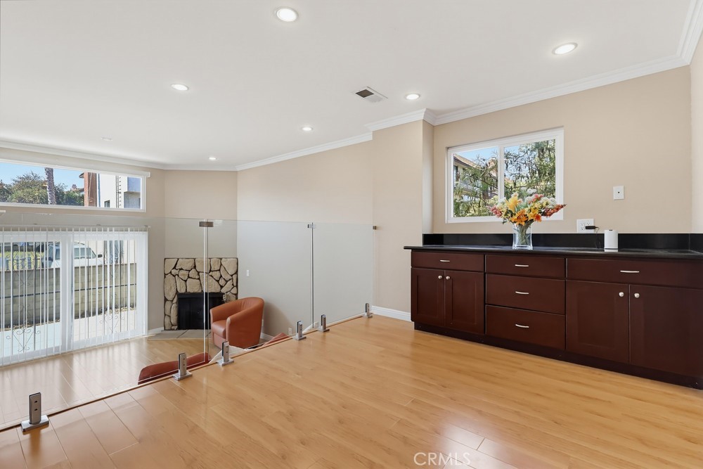 415 Sefton Avenue G Property Photo 10