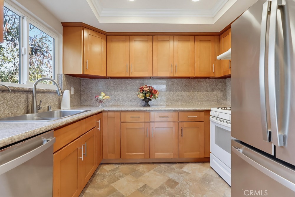 415 Sefton Avenue G Property Photo 14