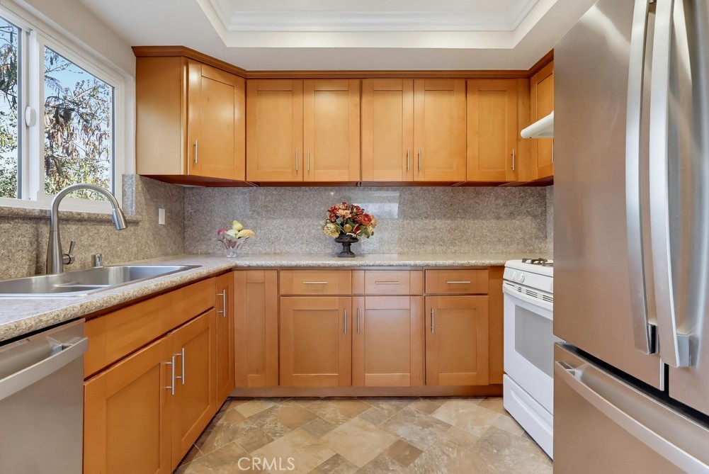 415 Sefton Avenue G Property Photo 16