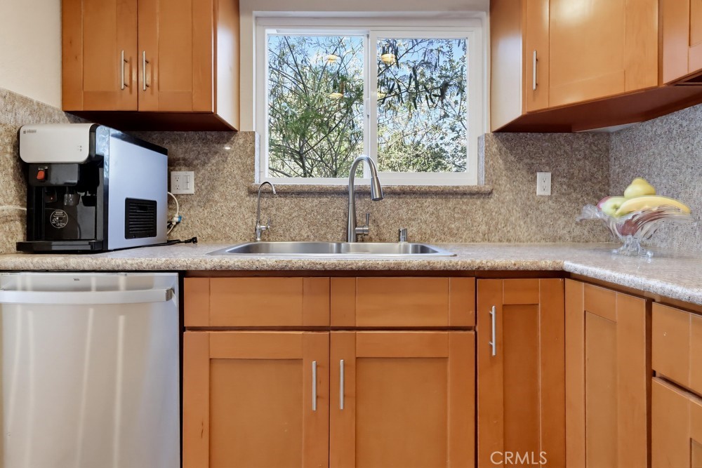 415 Sefton Avenue G Property Photo 17