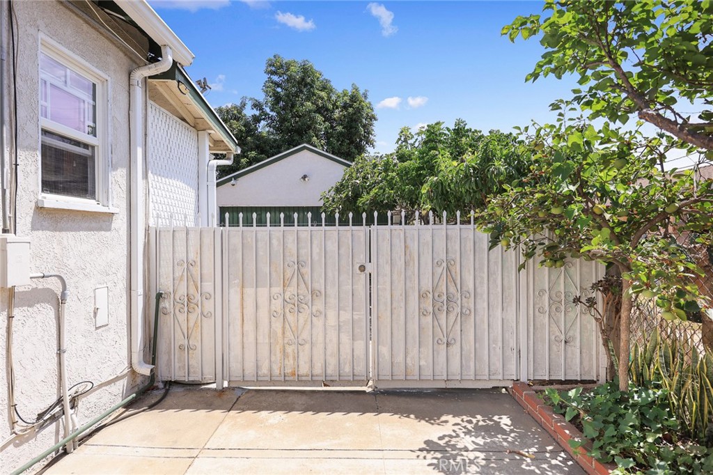 1300 South Date Avenue Property Photo 33
