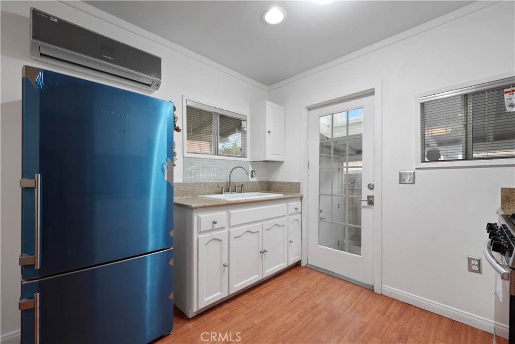 2989 W 12th Street Property Photo 9