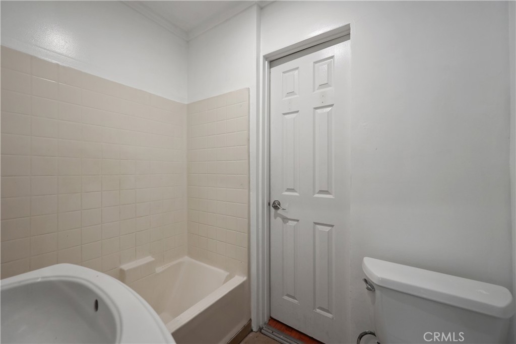 2989 W 12th Street Property Photo 12