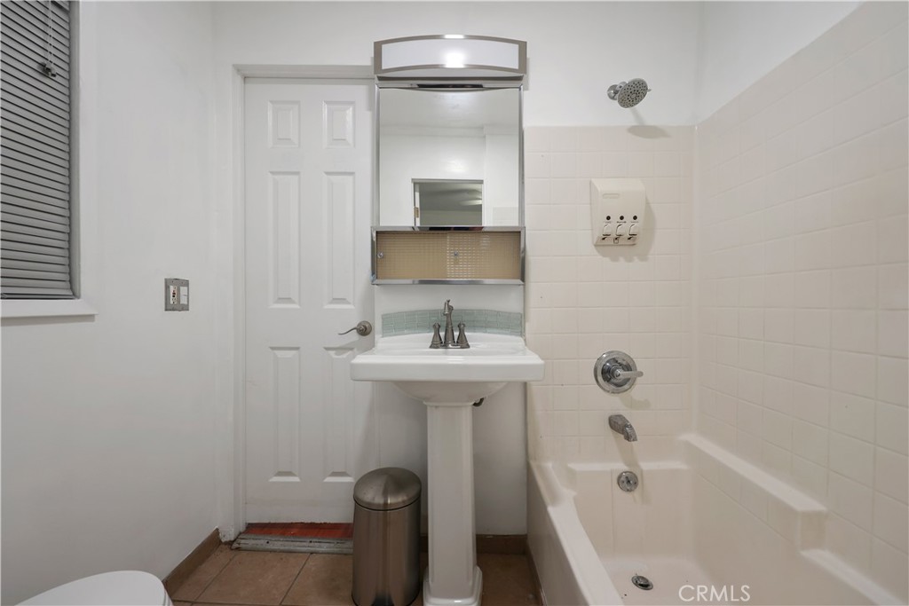 2989 W 12th Street Property Photo 13
