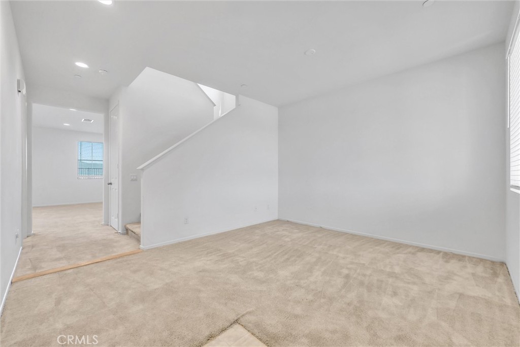 29109 Sunforest Property Photo 3