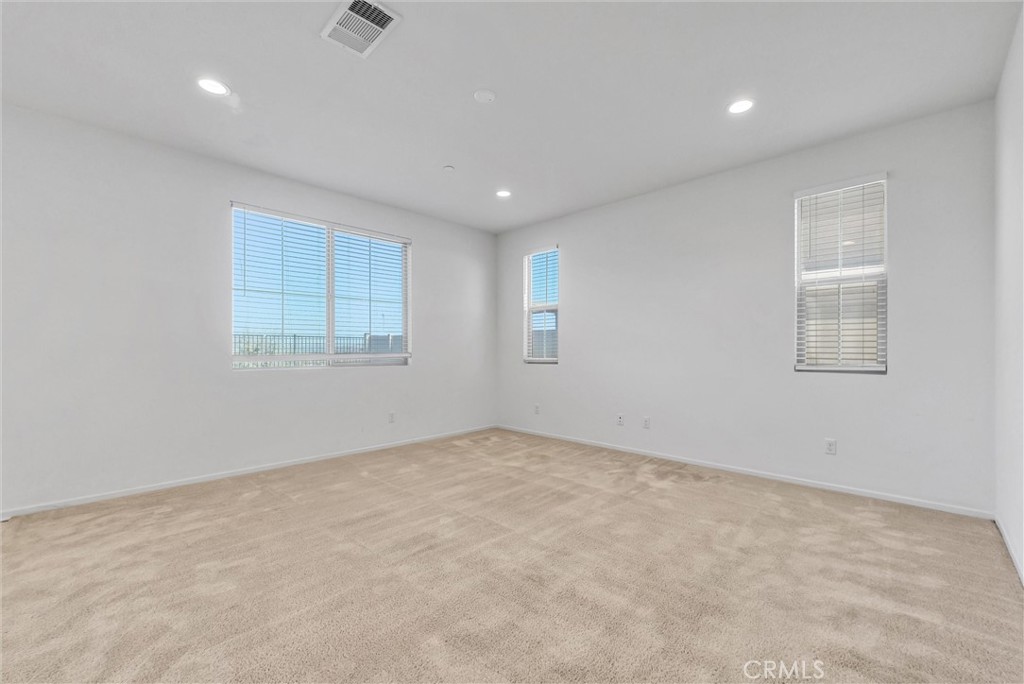29109 Sunforest Property Photo 5