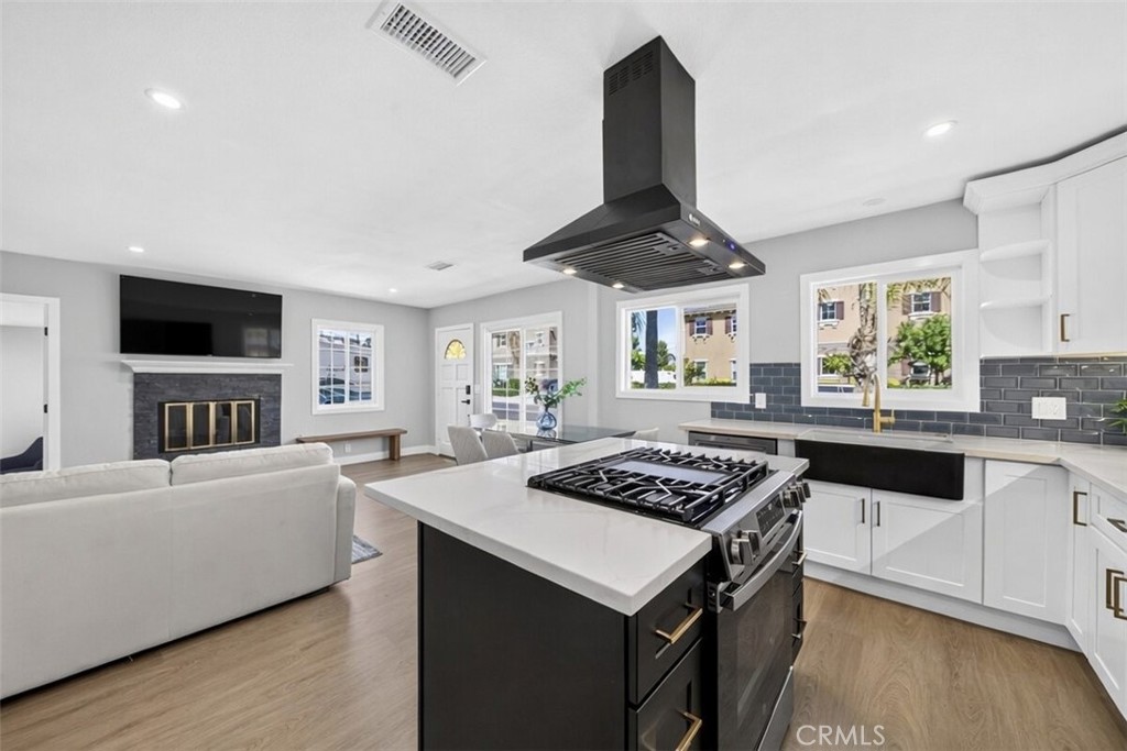 21117 Normandie Property Photo 6