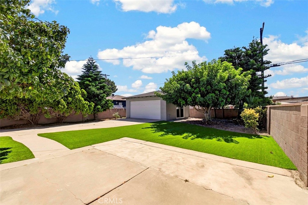 21117 Normandie Property Photo 24