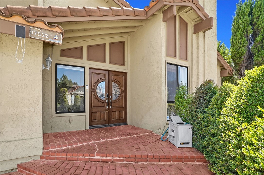 17532 Orlon Drive Property Photo 3