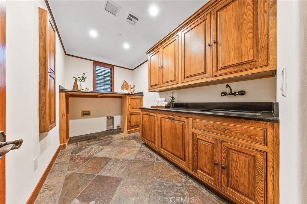 407 N Magnolia Property Photo 31