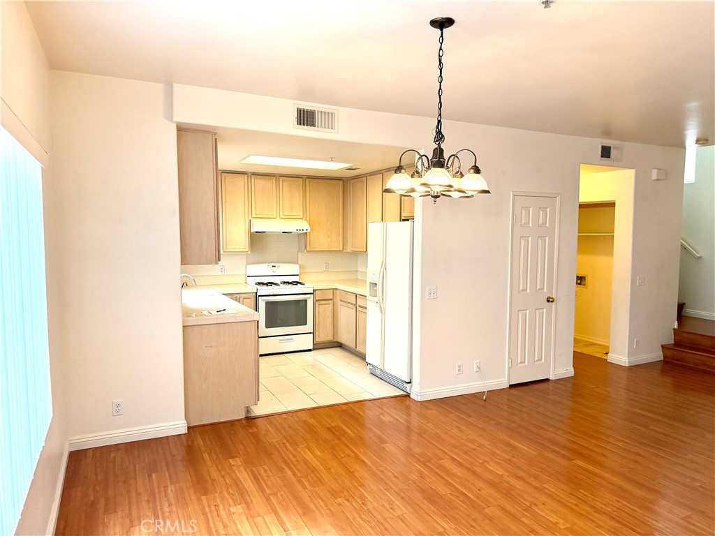 312 Genoa C Property Photo 6