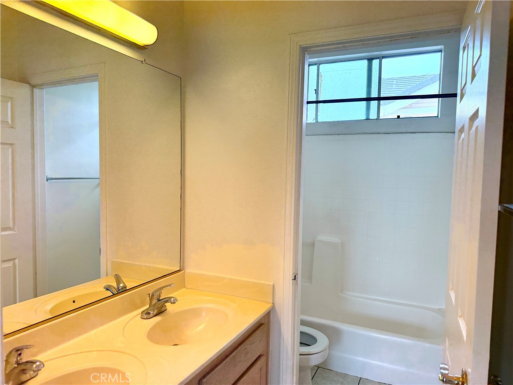 312 Genoa C Property Photo 16