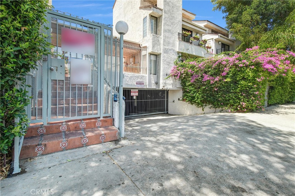 8221 Langdon Avenue 207 Property Photo 1