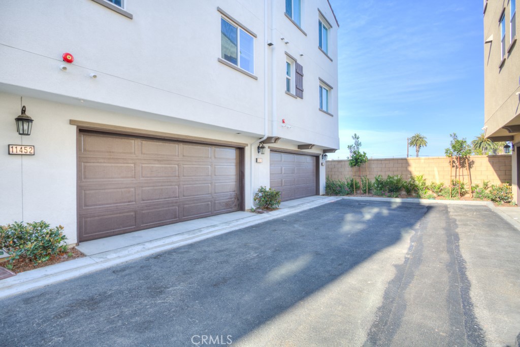 11454 Artesia Property Photo 2