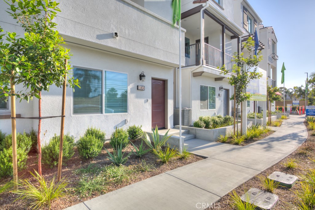 11454 Artesia Property Photo 3