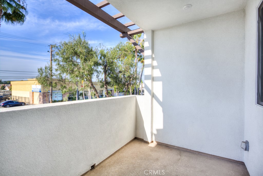 11454 Artesia Property Photo 10