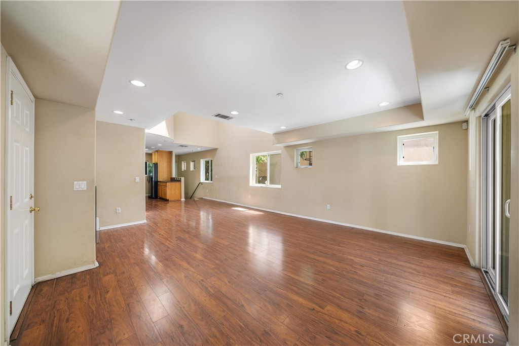 1008 S Marengo Avenue D Property Photo 4