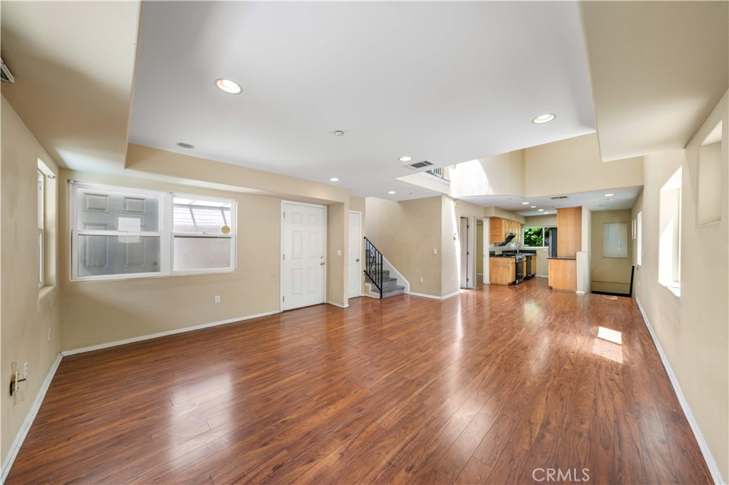 1008 S Marengo Avenue D Property Photo 5