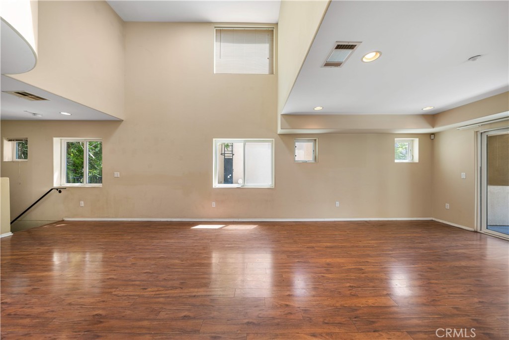 1008 S Marengo Avenue D Property Photo 6